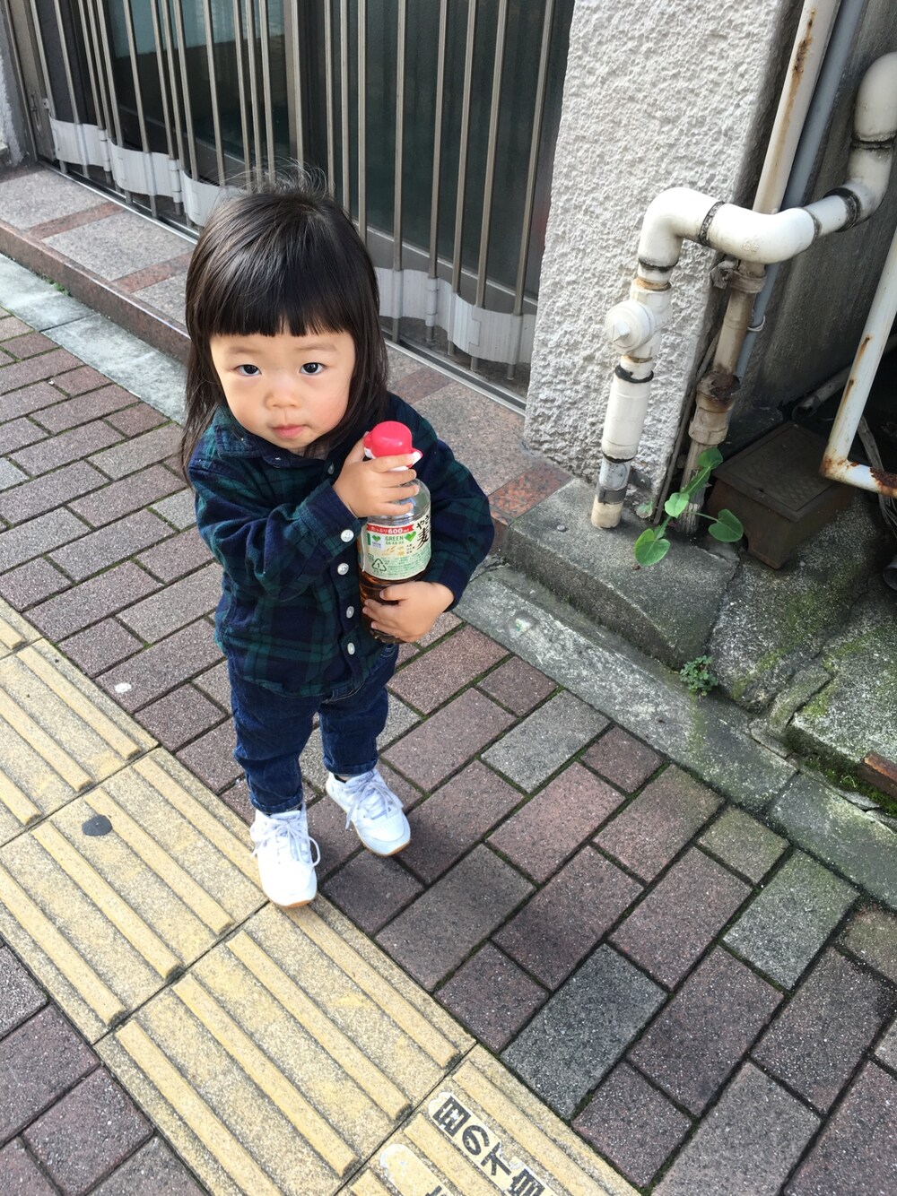 「無印良品のアイテム（シャツ/ブラウス、その他）」を使った、せんさん（キッズ・80cm）の秋コーディネートの1枚目の写真