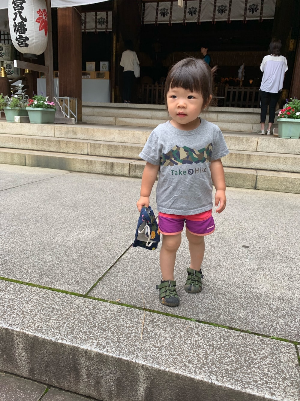 「BEAMSのアイテム（Tシャツ/カットソー、グレー系）」を使った、せんさん（キッズ・90cm）の夏コーディネートの1枚目の写真