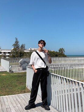 「BALENCIAGA」｜「アイテム（チノパンツ）」を使った、NAMWOOKIMさん（メンズ・182cm）の春コーディネート
