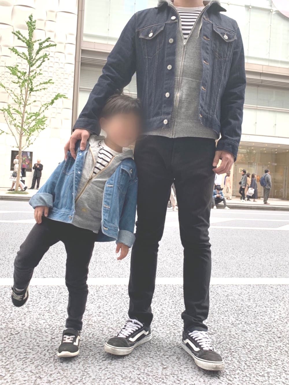 「こどもコーデ、おそろいコーデ、親子リンク、親子コーデ、パパとお揃い」｜「Right-onのアイテム（デニムジャケット、ブルー系）」を使った、ai.u.e.o☺︎さん（キッズ・104cm）の夏コーディネートの1枚目の写真