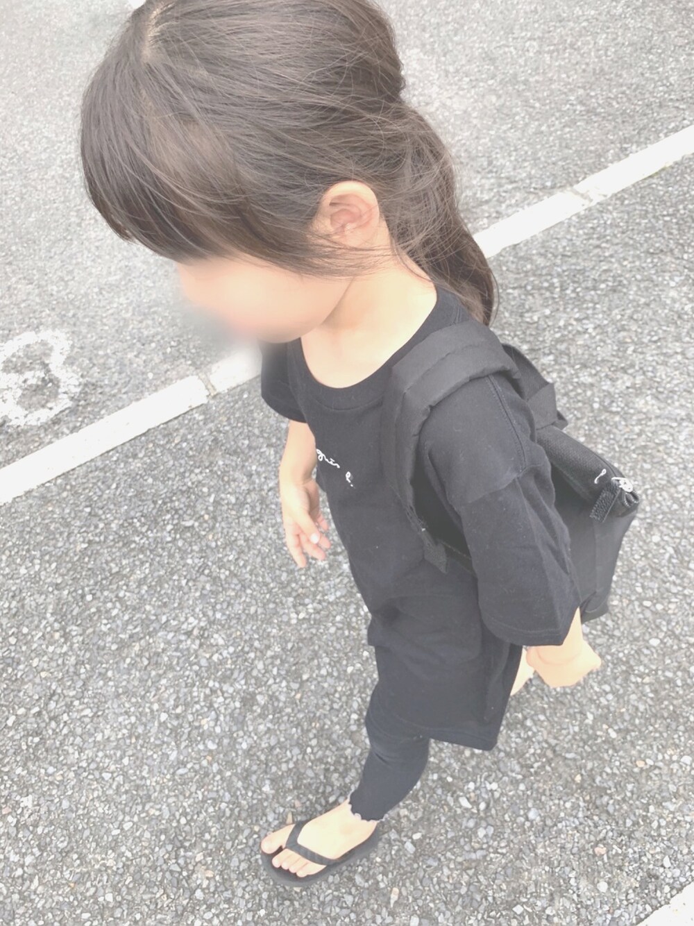 「ラクチンコーデ、シンプルコーデ、ブラックコーデ、ビッグT、アニエスベー(agnes b.)、ジャーナルスタンダードレリューム」｜「agnes b.の【WEB限定】S179 TS ロゴTシャツ（Tシャツ/カットソー、ブラック系）」を使った、ai.u.e.o☺︎さん（キッズ・104cm）の夏コーディネートの1枚目の写真