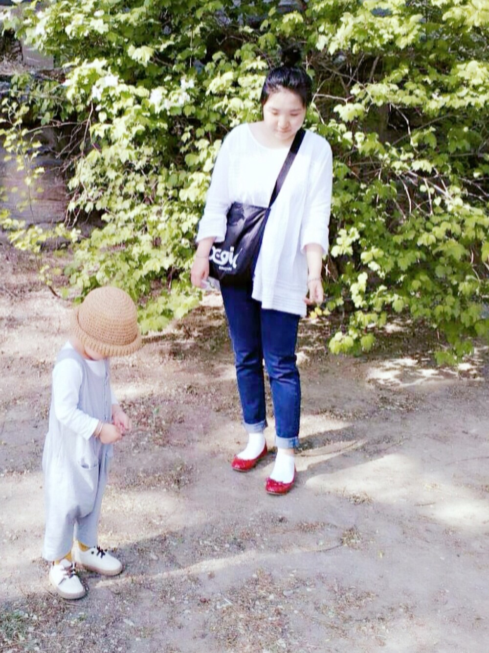 「no brandのアイテム（シャツ/ブラウス、ホワイト系）」を使った、puddingさん（キッズ・80cm）の春コーディネートの1枚目の写真