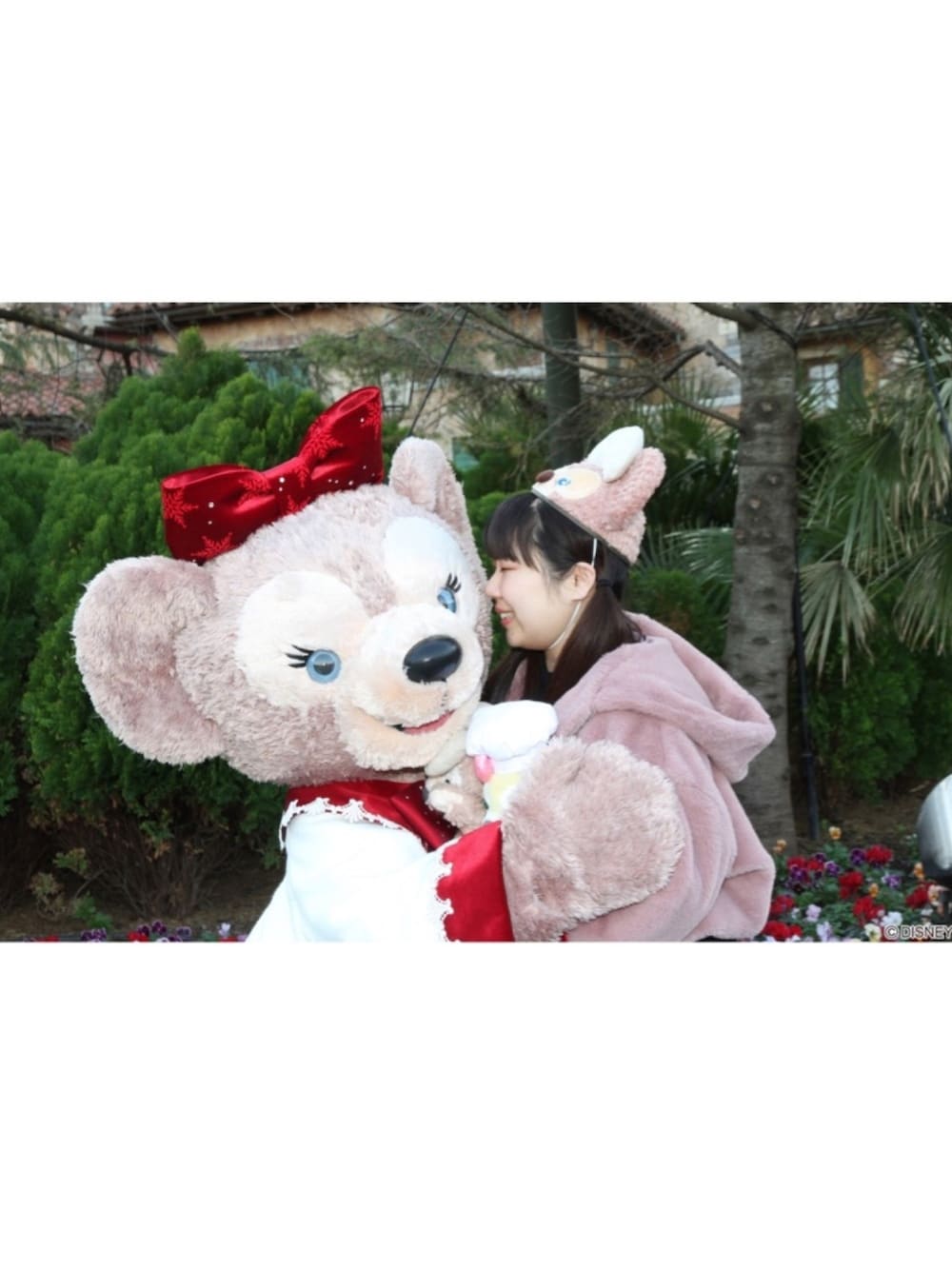 「ディズニー、ディズニーコーデ、ディズニーシー、シェリーメイ、シェリーメイコーデ、シェリーメイバウンド、冬コーデ、休日スタイル、もこもこ」｜「one wayのアイテム（ジャケット/アウター、ピンク系）」を使った、もえりん✩⃛さん（レディース・154cm）の冬コーディネートの1枚目の写真