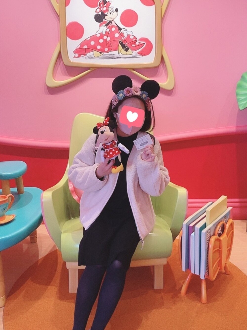 「ディズニー、ディズニーランド、ディズニーコーデ、UNIQLO、ユニクロ、ユニクロコーデ、ミニー、休日スタイル」｜「UNIQLOのアイテム（ジャケット/アウター、ホワイト系）」を使った、もえりん✩⃛さん（レディース・154cm）の秋コーディネートの1枚目の写真