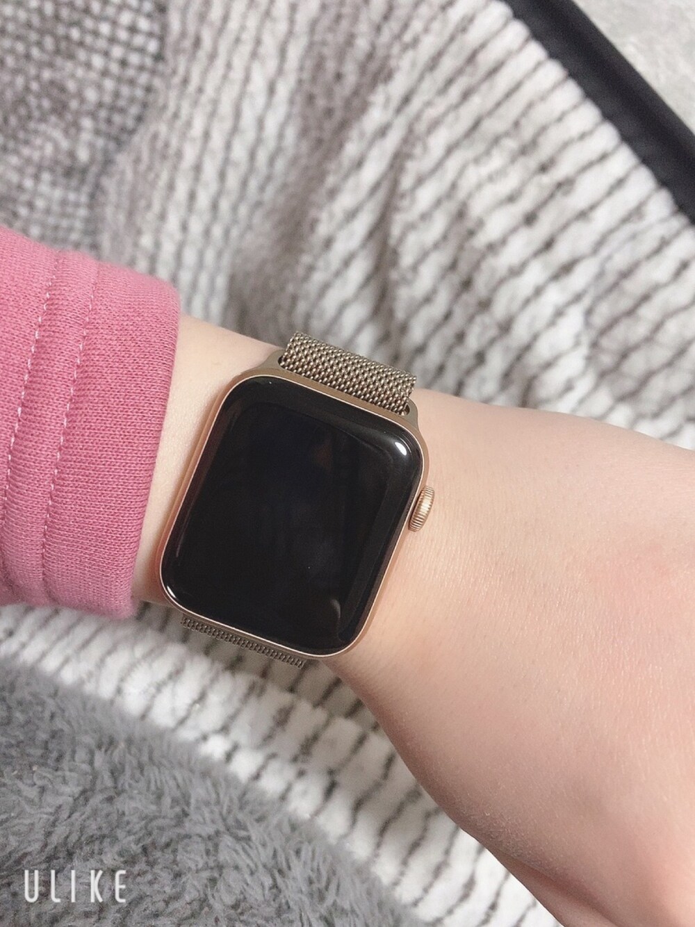 「Apple Watch、apple、時計」｜「Appleのアイテム（腕時計、ゴールド系）」を使った、もえりん✩⃛さん（レディース・154cm）の冬コーディネートの1枚目の写真