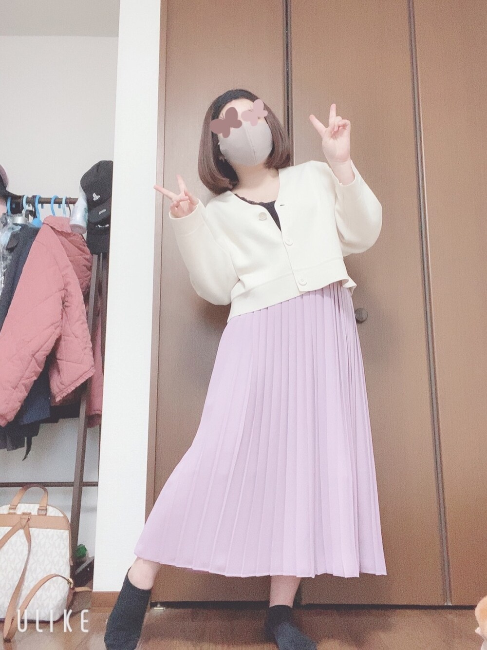 「UNIQLO、UNIQLO U、ユニクロ、ユニクロコーデ、シンプル、春、大人コーデ、休日スタイル、プチプラコーデ」｜「UNIQLOのミラノリブショートVネックカーディガン（長袖）（カーディガン/ボレロ、ホワイト系）」を使った、もえりん✩⃛さん（レディース・154cm）の春コーディネートの1枚目の写真