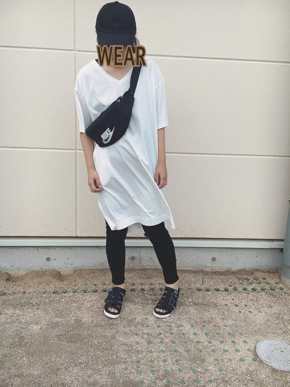 「シンプルコーデ、モノトーンコーデ、ラフ、BAYFLOW(BAYFLOW)、キャップコーデ、黒スキニー、SHAKA、NIKE」｜「BAYFLOWのBAYFLOW／Vネックシルケットワンピース 18SS（ワンピース、ホワイト系）」を使った、maaryoさん（キッズ・130cm）の夏コーディネートの1枚目の写真