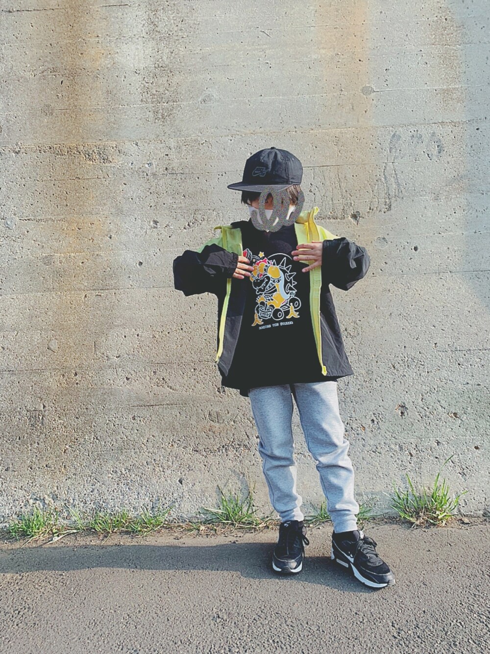 「おとこのこ、キッズファッション、ナイキ、エアマックス、スポーツミックス、スニーカーコーデ、男の子、パーカー、キャップ、UNIQLO」｜「UNIQLOのアイテム（パーカー、ブラック系）」を使った、maaryoさん（キッズ・135cm）の春コーディネートの1枚目の写真