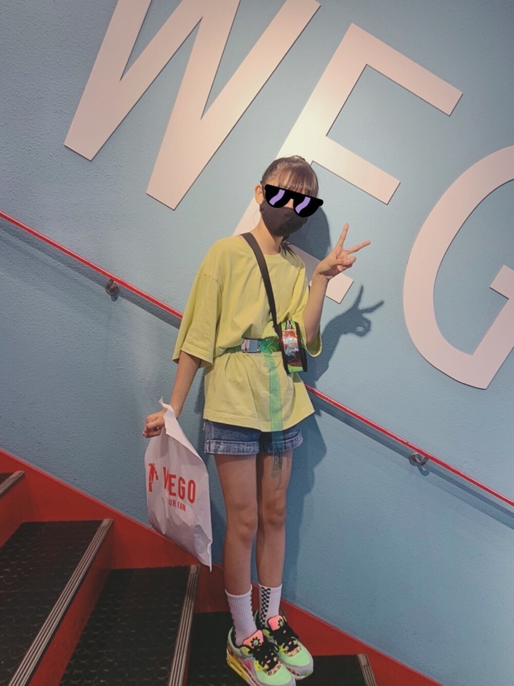 「UNIQLO、UT、ビリーアイリッシュ、ショートパンツ、スニーカーコーデ、ストリート、ベルト、くつした、グリーン、おんなのこ」｜「LOVETOXICのアイテム（ベルト、グリーン系）」を使った、maaryoさん（キッズ・147cm）の夏コーディネートの1枚目の写真
