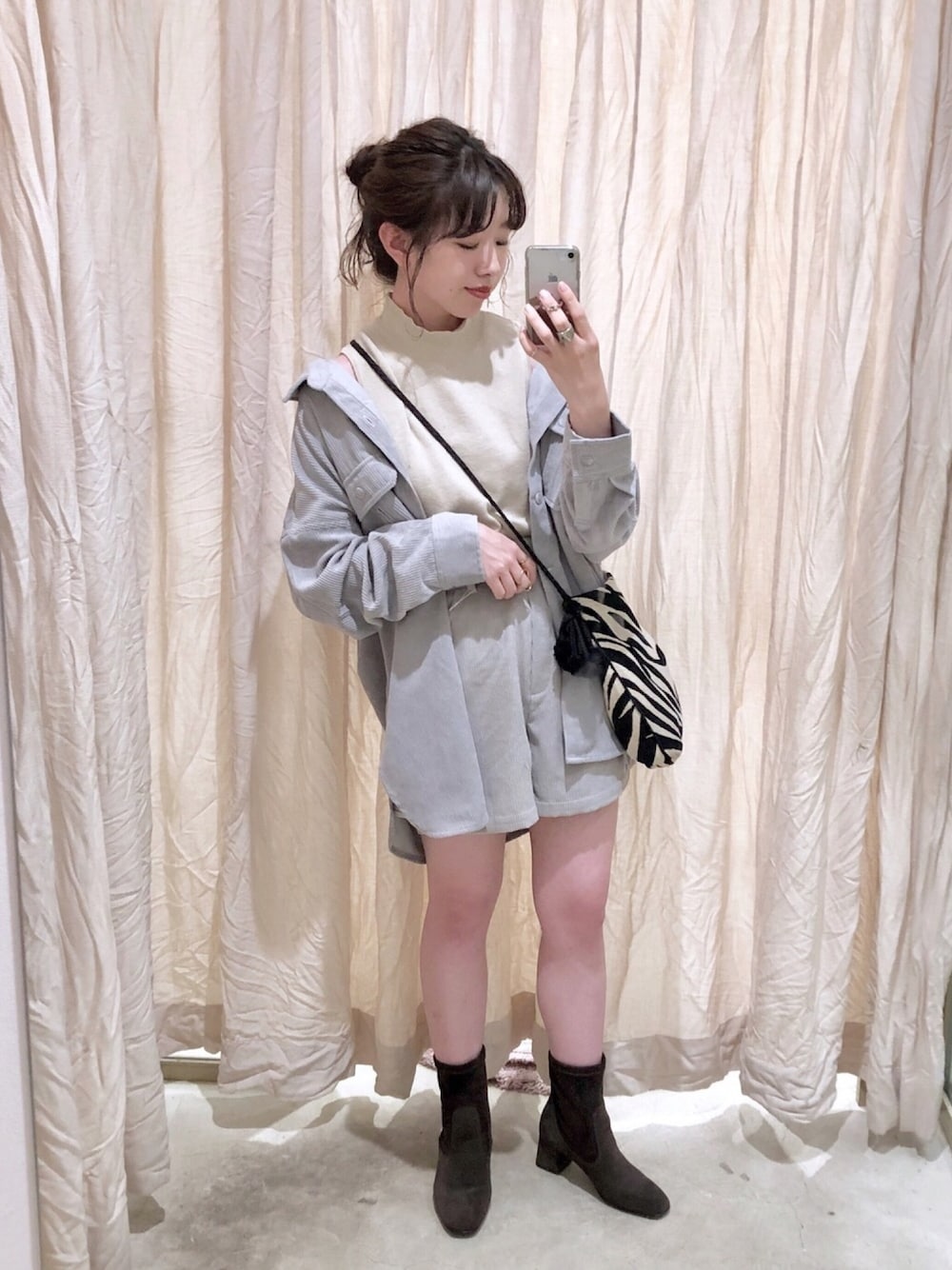 ニット/セーターを使った「コーデュロイセットアップ」の人気