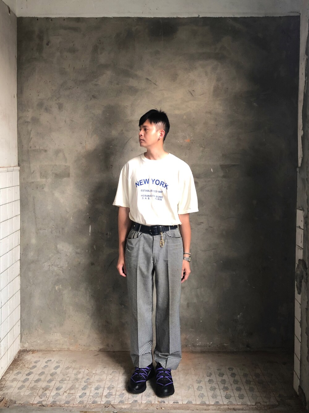 「BJW Koreaのアイテム（Tシャツ/カットソー、ベージュ系）」を使った、Kidd さん（メンズ・172cm）の春コーディネートの1枚目の写真