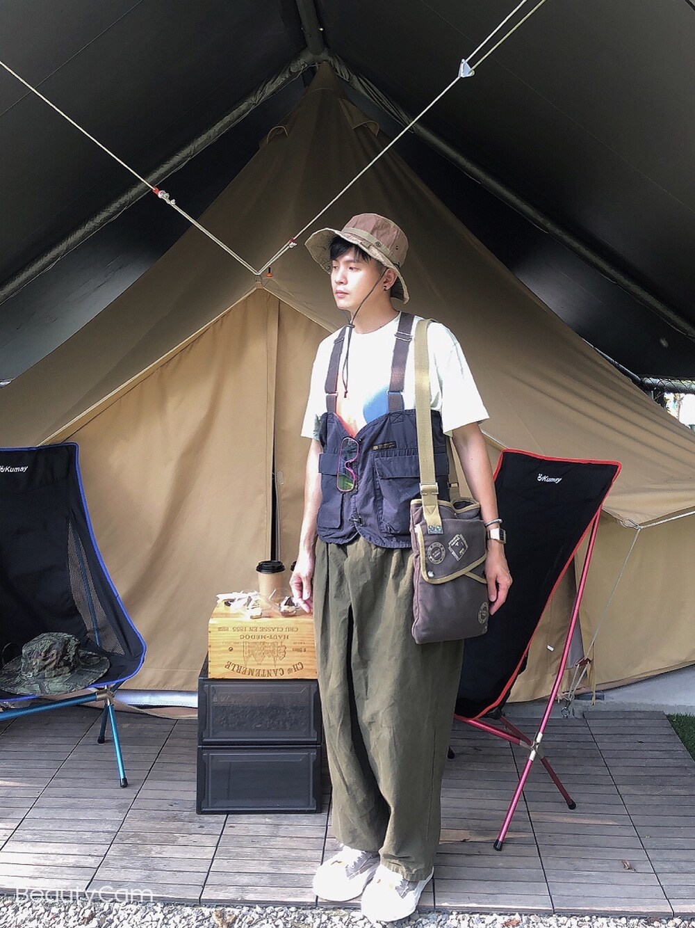 「Vivienne Westwoodのアイテム（バッグ、グレー系）」を使った、Kidd さん（メンズ・172cm）の春コーディネートの1枚目の写真