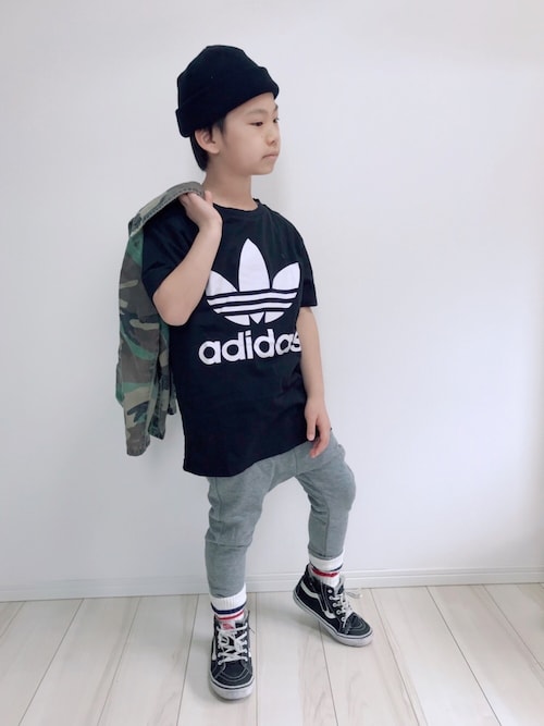 Adidas アディダス のトップスを使ったキッズ人気ファッションコーディネート Sciaky