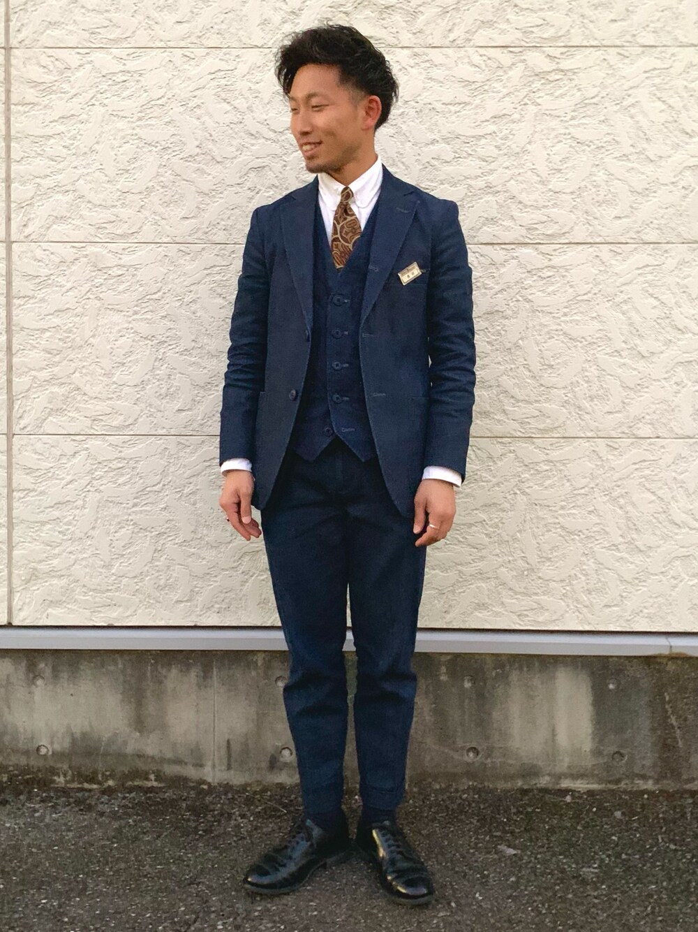 「いいね、save、フォローお願いします🤑、お洒落さんとつながりたい、今日のコーデ、秋冬コーデ、スーツ、スーツスタイル、デニムスーツ、デニム、春コーデ」｜「BLUE BLUEのアイテム（スーツジャケット、ブルー系）」を使った、JINKEIさん（メンズ・165cm）の冬コーディネートの1枚目の写真
