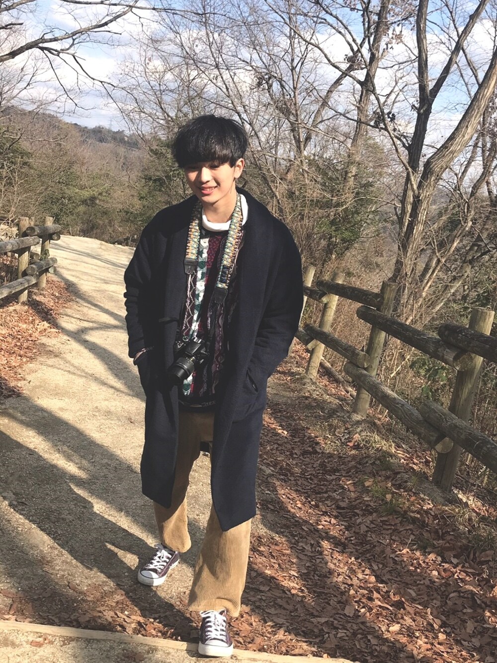 「年末WEAR感謝祭、冬コーデ、休日コーデ、シンプル、クージーニット、古着、SENSE OF PLACE by URBAN RESEAR、converse、UNIQLO、チェスターコート」｜「CONVERSEのアイテム（スニーカー、パープル系）」を使った、ssssssssshingoさん（メンズ・180cm）の冬コーディネートの1枚目の写真