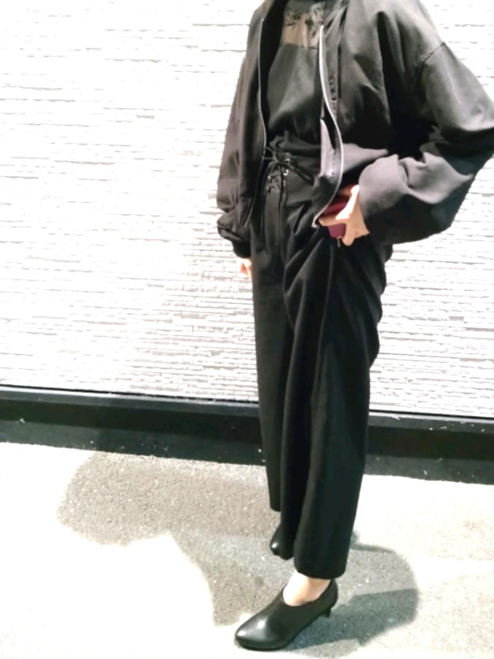 「かっこいい系、全身黒、推しコーデ」｜「Doschのアイテム（その他パンツ、ブラック系）」を使った、やっすーさん（レディース・158cm）の秋コーディネートの1枚目の写真