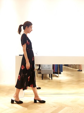 「SNIDEL（スナイデル）のレディーライクローヒールパンプス（パンプス、ブラック系）」を使った、yuyiさん（レディース・168cm）の春コーディネート