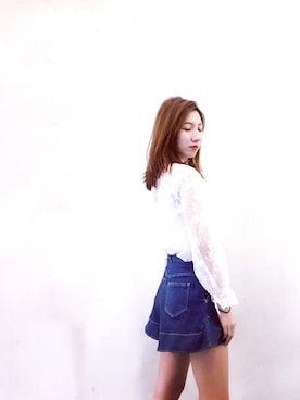 「SNIDEL（スナイデル）のフレアデニムショートパンツ（デニムパンツ、ブルー系）」を使った、yuyiさん（レディース・168cm）の春コーディネート