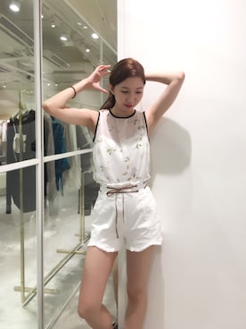 「LILY BROWN（リリーブラウン）のアイテム（その他パンツ、ホワイト系）」を使った、yuyiさん（レディース・168cm）の春コーディネート