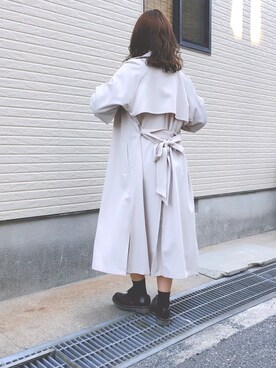 「うしろ姿」｜「アイテム（トレンチコート）」を使った、ねこさん（レディース・158cm）の春コーディネート