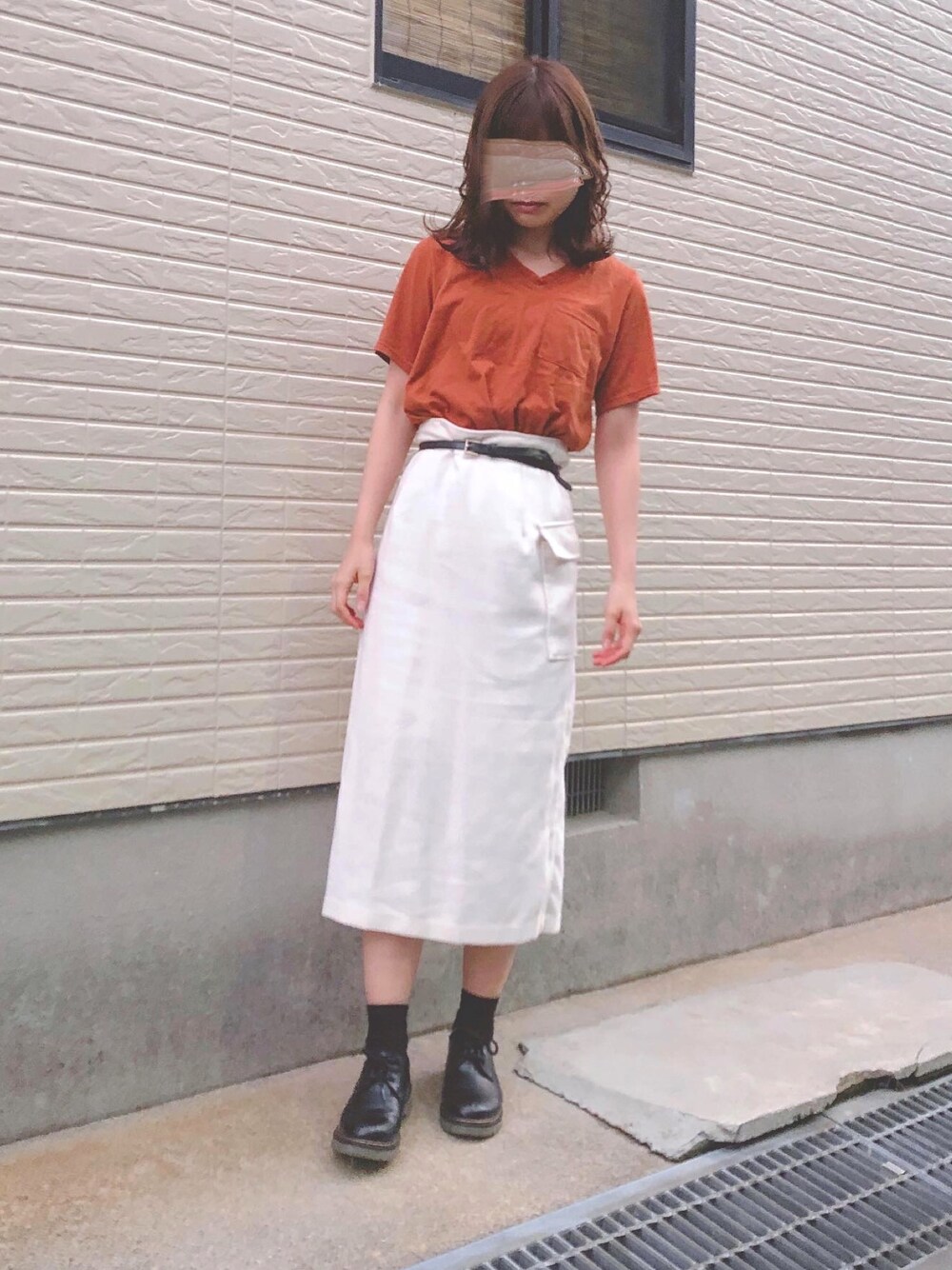 ブラウン系のTシャツ/カットソー、ブラウン系のTシャツ/カットソー、ブラウン系のTシャツ/カットソーを着用したレディースの夏コーディネートの1枚目の写真