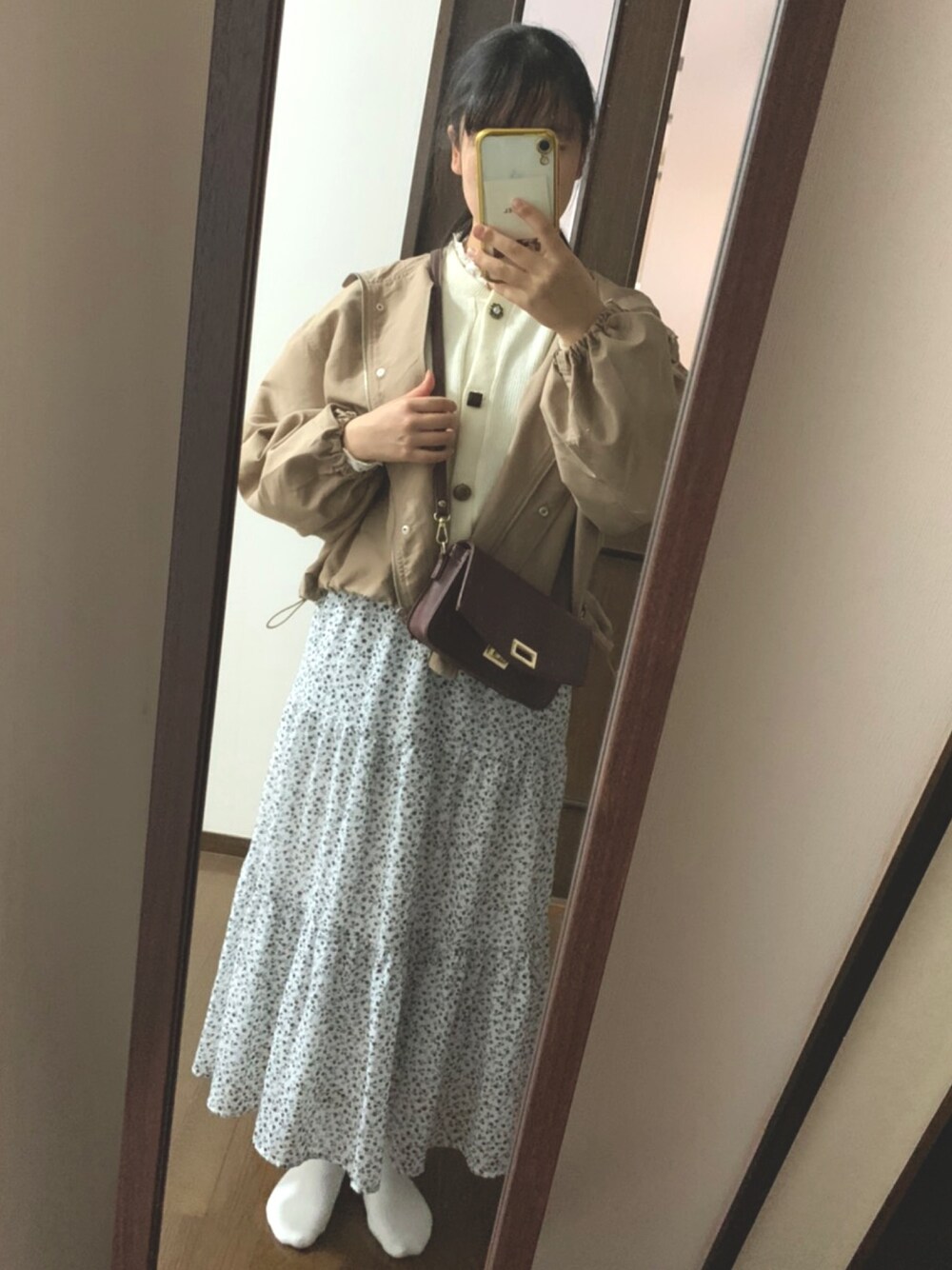 「休日スタイル、オトナカジュアル、オトナ女子、大人ガーリー、ベージュ、オフホワイト、オールホワイト、消えそうな色コーデ、春、デート」｜「RETRO GIRLのアイテム（スカート、ホワイト系）」を使った、星奈さん（レディース・158cm）の冬コーディネートの1枚目の写真