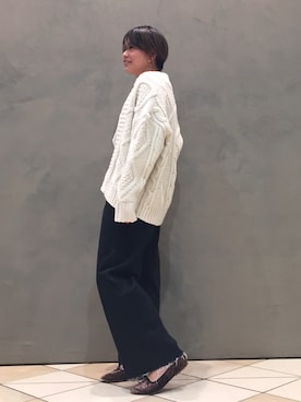 「BEAUTY&YOUTH UNITED ARROWS（ビューティーアンドユースユナイテッドアローズ）のBY ウールローゲージケーブルカーディガン（カーディガン/ボレロ、ホワイト系）」を使った、Kaori Shimomuraさん（レディース・160cm）の秋コーディネート