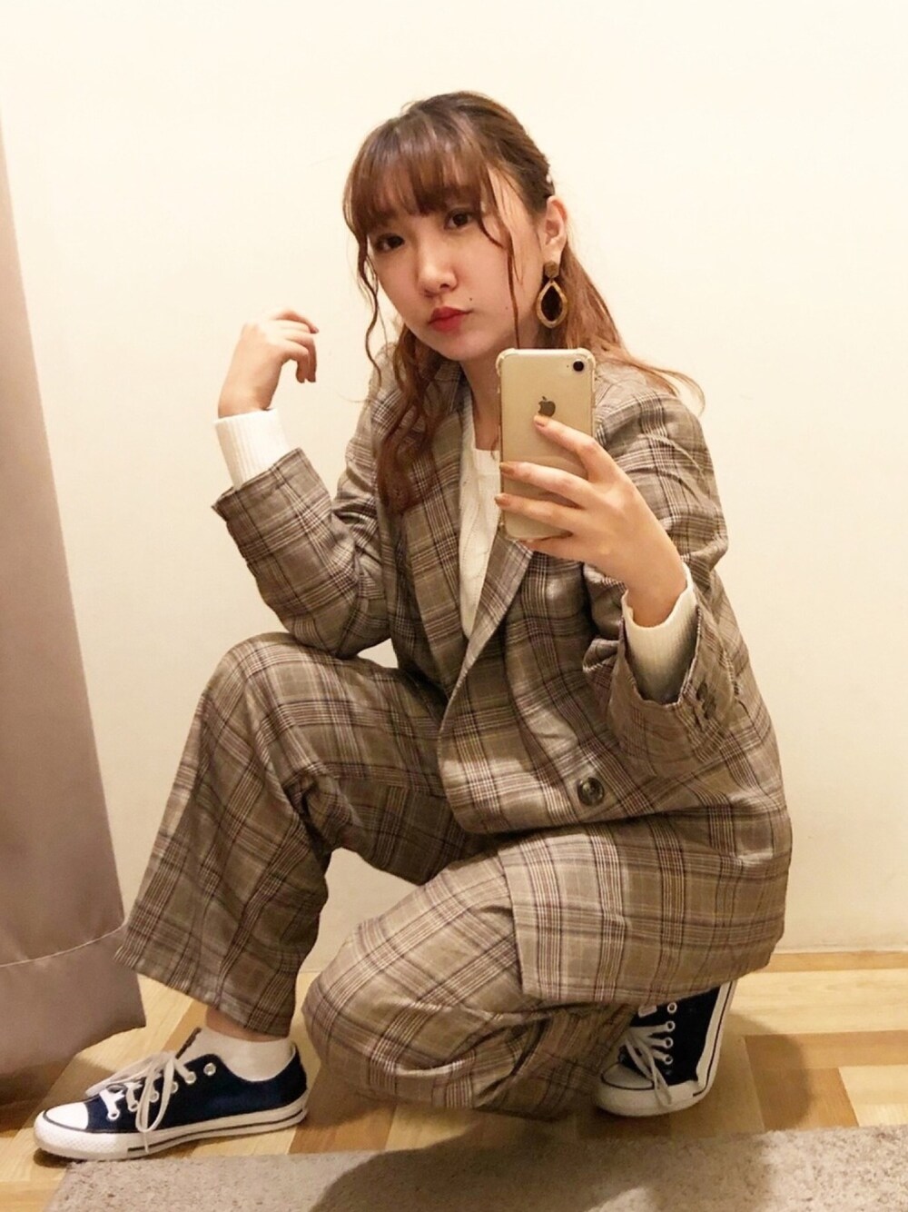 「秋コーデ、トレンドコーデ、セットアップ、ジャケット、ワイドパンツ、グレンチェック、Green Parks」｜「Green　Parksのケーブルクルーニットプルオーバー（ニット/セーター、ホワイト系）」を使った、MISAKlさん（レディース・158cm）の秋コーディネートの1枚目の写真