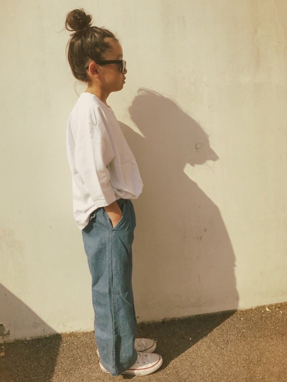 「kids」｜「URBAN RESEARCH DOORSのDOORS ドルマンTシャツ(KIDS)（Tシャツ/カットソー、ホワイト系）」を使った、micooさん（キッズ・120cm）の夏コーディネートの1枚目の写真