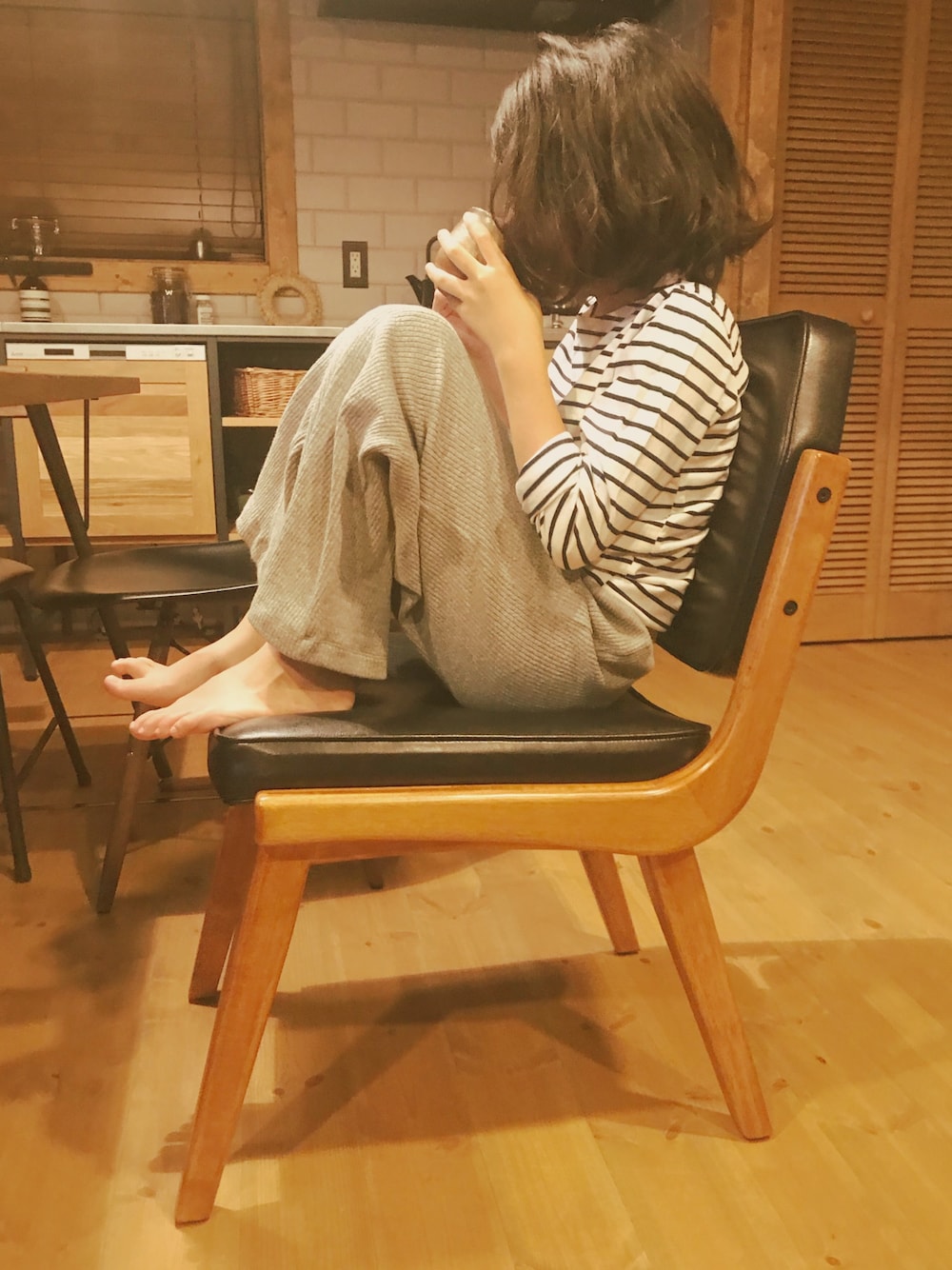 「部屋着」｜「journal standard Furniture の藁釜敷き 中（キッチンツール、その他）」を使った、micooさん（キッズ・120cm）の秋コーディネートの1枚目の写真