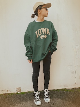 「Auntie Rosa Holiday（アンティローザホリデー）のIOWAカレッジロゴルーズスウェット（スウェット）」を使った、micooさん（キッズ・143cm）の冬コーディネート