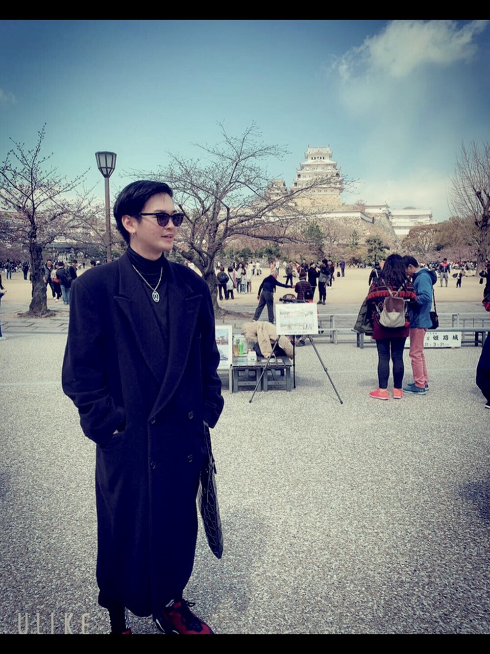 「姫路城、ハイブランド、冬、おしゃれさんと繋がりたい、韓国ファッション」｜「EMPORIO ARMANIのアイテム（チェスターコート、ブラック系）」を使った、すんすんさん（メンズ・178cm）の夏コーディネートの1枚目の写真