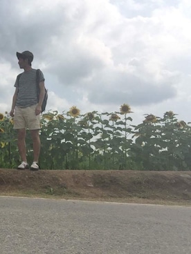 「ひまわり畑」｜「アイテム（キャップ）」を使った、Tomoya Satoさん（メンズ・167cm）の夏コーディネート