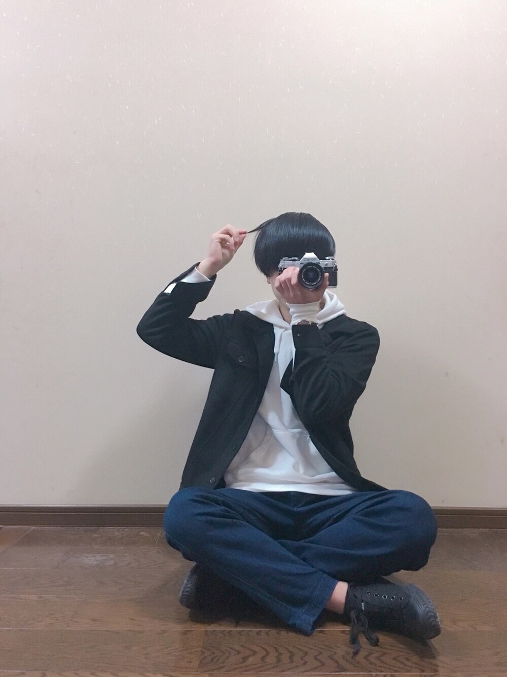 「今日のコーデ、雨の日コーデ、きれいめカジュアル、春コーデ、お洒落さんとつながりたい、お洒落、お洒落さんと繋がりたい、GU、converse」｜「CONVERSEのconverse コンバース ALL STAR LIGHT GP OX オールスター ライト GP オックス 32169481 *BLACK（スニーカー、ブラック系）」を使った、げん.さん（メンズ・173cm）の春コーディネートの1枚目の写真