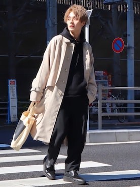 「アイテム（ステンカラーコート）」を使った、冨田 幸大さん（メンズ・171cm・20代）の春コーディネート
