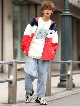 「ストライプパンツ」｜「アイテム（マウンテンパーカー）」を使った、冨田 幸大さん（メンズ・171cm）の春コーディネート