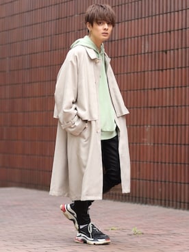 「アイテム（ステンカラーコート）」を使った、冨田 幸大さん（メンズ・171cm・20代）の春コーディネート