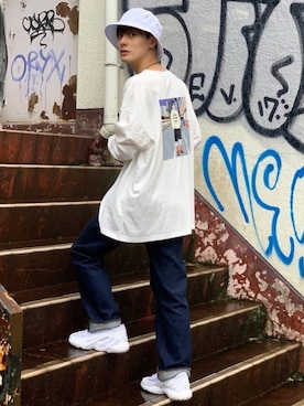 「kutir（クティール）のアソートプリントロンT（Tシャツ/カットソー）」を使った、冨田 幸大さん（メンズ・171cm）の秋コーディネート