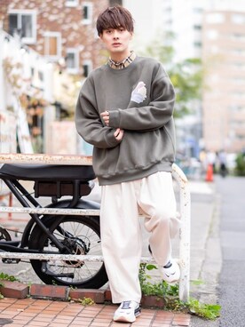 「epnok（エプノック）のアイテム（スウェット）」を使った、冨田 幸大さん（メンズ・171cm）の秋コーディネート