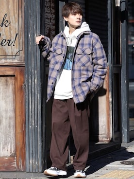 「JUNRED（ジュンレッド）のDAIKI NAKAMURA コラボグラフィックプルパーカー（パーカー）」を使った、冨田 幸大さん（メンズ・171cm）の冬コーディネート