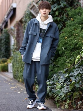 「JUNRED（ジュンレッド）のDAIKI NAKAMURA コラボグラフィックプルパーカー（パーカー）」を使った、冨田 幸大さん（メンズ・171cm）の冬コーディネート