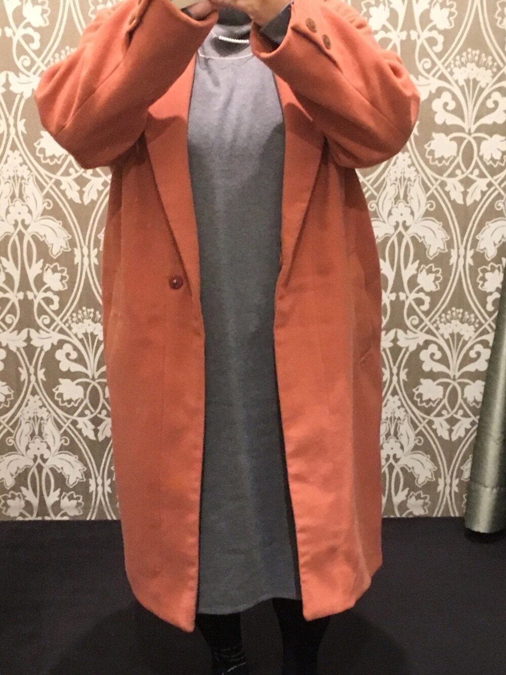 「大人カジュアル、大人コーデ、ニットワンピース」｜「w closetのフェイクウールノーカラーコート（ジャケット/アウター、レッド系）」を使った、yUKi⚾️さん（レディース・143cm）の春コーディネートの1枚目の写真