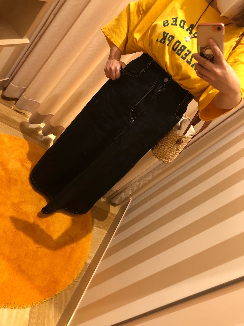 「夏だ！Tシャツ着よう！、デニムスカート、かごバッグ、ラクチンコーデ、低身長コーデ」｜「LEPSIMのワークセミフレアスカート　868383（スカート、ブラック系）」を使った、yUKi⚾️さん（レディース・143cm）の夏コーディネートの1枚目の写真
