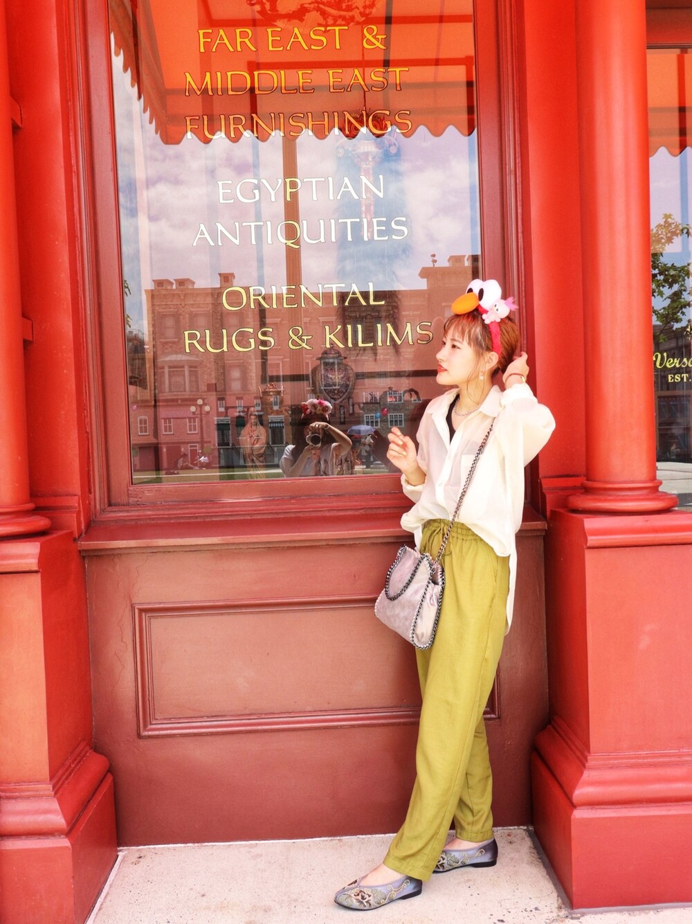 「LOWRYS FARMのシルキーシアーロングシャツ　871370（シャツ/ブラウス、ベージュ系）」を使った、め      いさん（レディース・155cm）の秋コーディネートの1枚目の写真