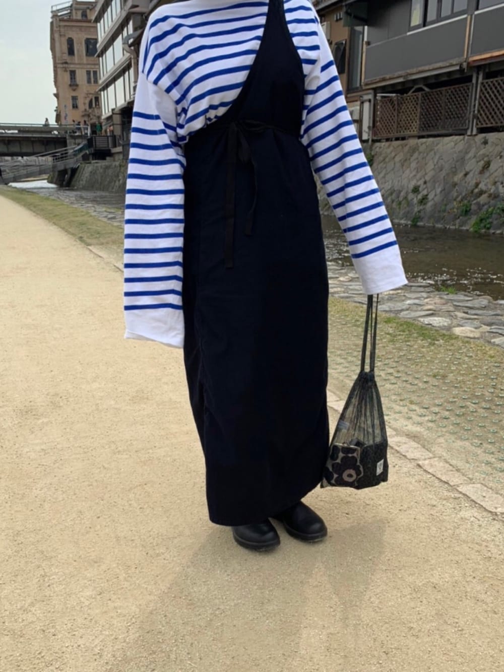 「OUTILのアイテム（Tシャツ/カットソー、ブルー系）」を使った、i_am_li7さん（レディース・153cm）の春コーディネートの1枚目の写真
