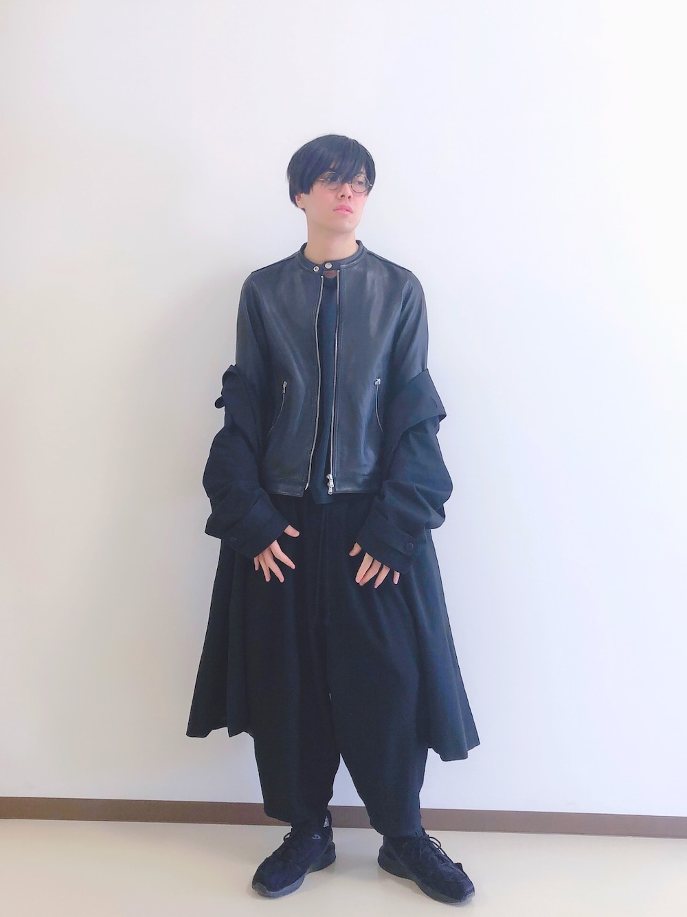 「オールブラック、モード、COMME des GARCONS HOMME PLUS、LAD MUSICIAN、FREAK’Ｓ STORE、HOMME PLISSÉ ISSEY MIYAKE、SENDAI」｜「FREAK'S STOREのシングルレザーライダース（ライダースジャケット、ブラック系）」を使った、SHOHEIさん（メンズ・183cm）の冬コーディネートの1枚目の写真