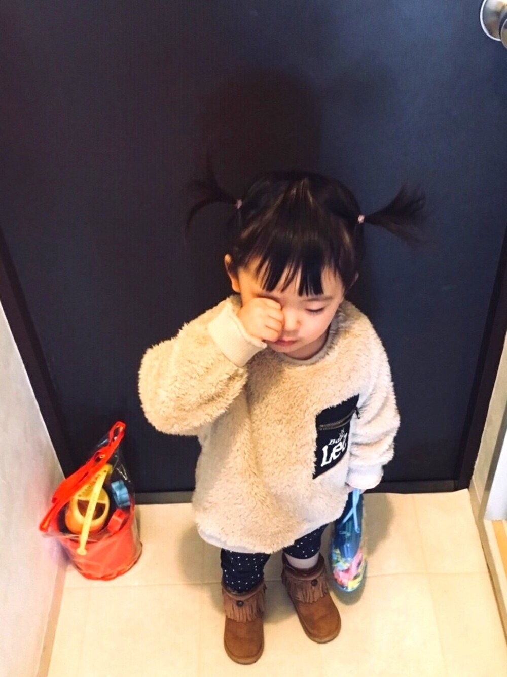 「LEE、ボア、こどもコーデ、おんなのこ、2歳、水玉、もこもこ、フユコーデ」｜「Leeのアイテム（その他トップス、ベージュ系）」を使った、ちんちゃんねる。さん（レディース・90cm）の秋コーディネートの1枚目の写真
