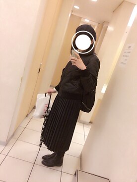 「真っ黒コーデ」｜「アイテム（ナイロンジャケット）」を使った、R 。さん（レディース・163cm）の冬コーディネート
