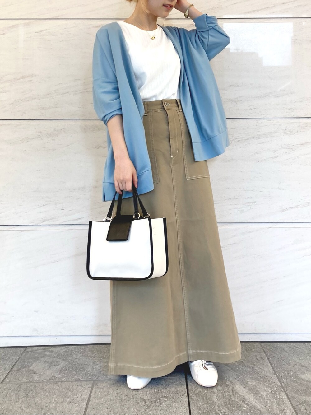「カーディガン、ミニバッグ、低身長、Sonny　Label、148cm、ベイカースカート、サニーレーベル、150cm未満コーデ」｜「URBAN RESEARCH Sonny LabelのUVカットカノコカーディガン（カーディガン/ボレロ、ブルー系）」を使った、アコさん（レディース・148cm）の春コーディネートの1枚目の写真