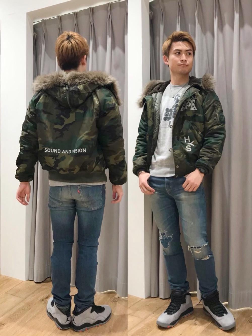 「スウェット、デニム、ミリタリー、N-2B、冬コーデ、Hysteric Glamour、カモ柄、プリマロフト、カジュアルコーデ、冬アウター」｜「HYSTERIC GLAMOURのVIXEN SCRATCH スウェット（スウェット、グレー系）」を使った、endyさん（メンズ・177cm）の秋コーディネートの1枚目の写真